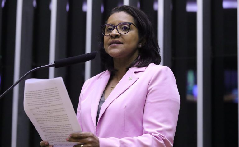 A relatora do PL 4266/23, deputada Gisela Simona (União-MT), afirmou que a proposta contribui para o aumento da proteção à mulher vítima de violência